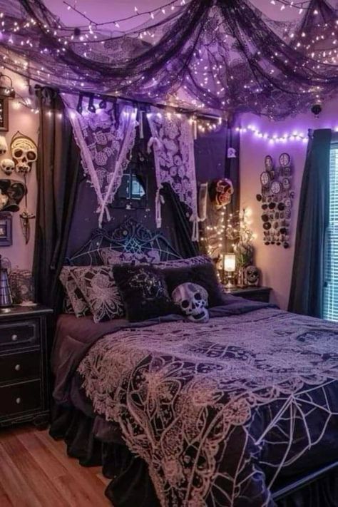 idea para decorar♥︎ Sagittarius Bedroom Ideas, Purple Witch Bedroom, Twin Size Bedroom Ideas, Two Boys Bedroom Ideas, Twin Size Bedroom, Twin Bedroom Ideas, Goth Bedroom Decor, Goth Bedroom Ideas, Ideas Small Bedroom