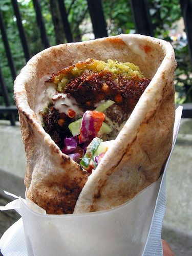 Lebanese-style Falafel (uses chick peas and fava beans) // warning to myself : do not use too much salt (like half a teaspoon would do, i don't like salt anyway) Lebanese Falafel Recipe, Lebanese Falafel, Falafel Recipe, Fava Beans, Lebanese Recipes, Middle Eastern Recipes, Wrap Recipes, Quesadillas, Dim Sum