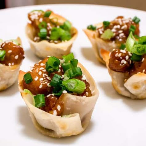 Chicken Salad Wonton Cups, Salad Wonton Cups, Chicken Wonton Cups, Sesame Chicken Salad, Canapes Faciles, Chicken Wontons, Wonton Cups, Won Ton, Wonton Recipes