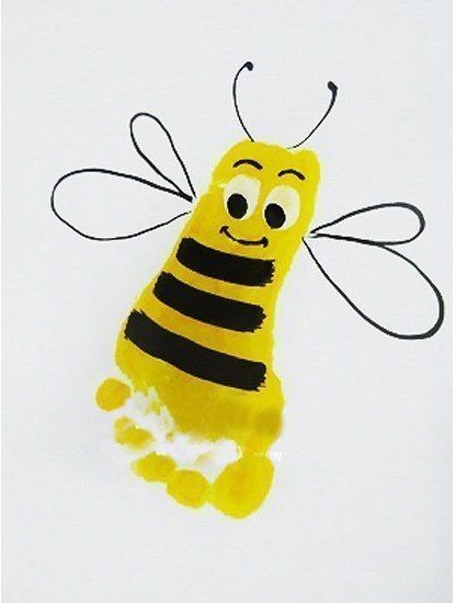 Creative Craft Ideas on Hand and Food print for Kids | www.FabArtDIY.com LIKE Us on Facebook ==> https://www.facebook.com/FabArtDIY Hand Print Art, Footprint Crafts, Footprint Art, Aktivitas Montessori, Handprint Crafts, Daycare Crafts, Handprint Art, Toddler Art, Baby Art