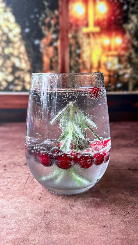 Make this viral snow globe cocktail (or mocktail) this holiday season! This recipe is so festive, fun, and easy to make. Frozen Rosemary Cocktail, Snow Globe Cocktail, Cider Drinks, Rosemary Water, Frozen Grapes, Frozen Raspberries, Vodka Soda, Cranberry Cocktail, Cocktail And Mocktail