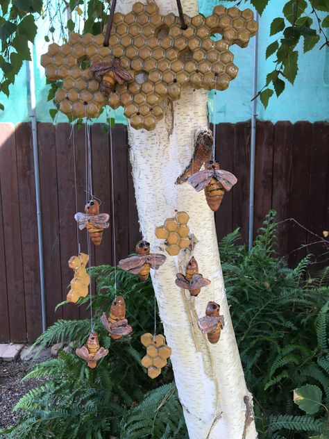 Clay Wind Chimes Diy, Polymer Clay Wind Chimes, Bee Clay Art, Clay Wind Chimes, Clay Bee Sculpture, Bee Made Out Of Clay, Bee Wind Chime, Clay Wind Chimes Ceramics, Handmade Ceramic Windchimes