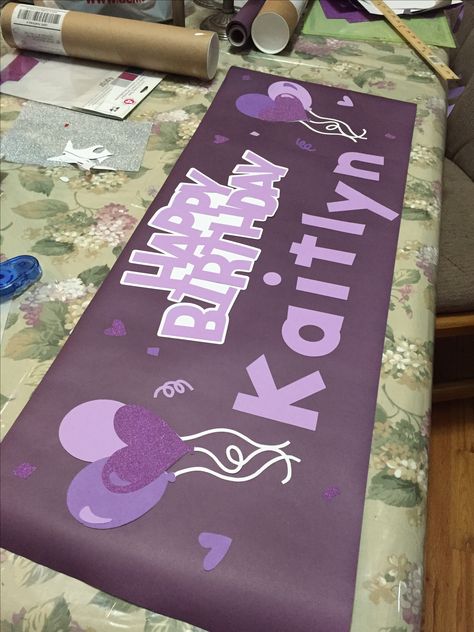 Happy Birthday Posters Banners, Cricut Birthday Sign, Happy Birthday Diy Poster, Happy Birthday Signs Poster, Happy Birthday Signs Ideas, Happy Birthday Poster Ideas Diy, Happy Birthday Sign Diy Poster, Diy Happy Birthday Sign, Diy Birthday Poster