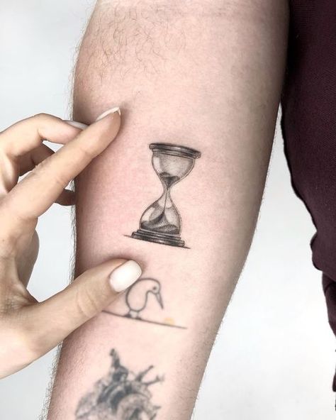 Daria Tattoo, Best Tattoo Ideas For Men, Hourglass Tattoo, Sigil Tattoo, Tattoos For Women Flowers, Cool Tattoos For Guys, Tattoo Ideas For Men, Tattoo Project, Small Tattoo Designs