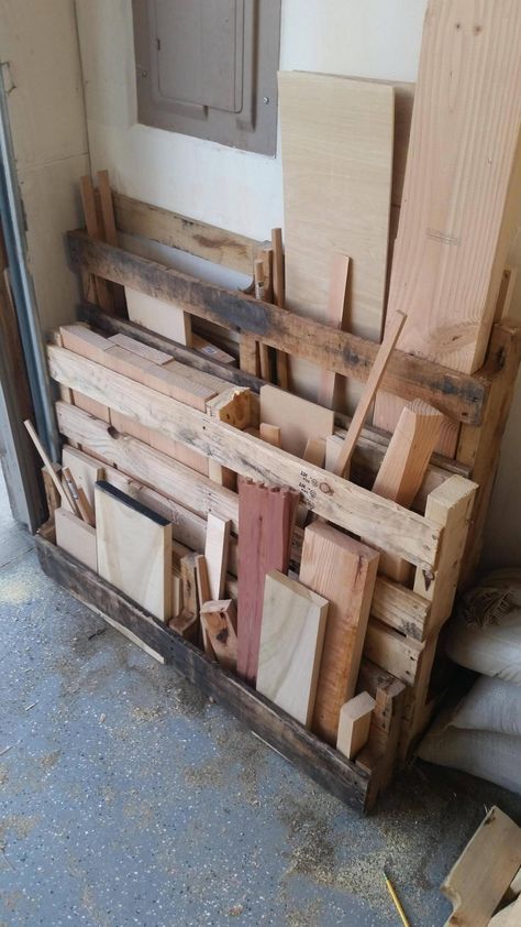 Diy Lumber Storage, Basement Craft Rooms, Lumber Storage Rack, Timber Storage, Wood Storage Rack, Garage Diy, Garage Organisation, Storage Shed Organization, Cardboard Recycling