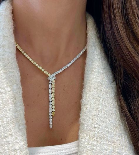 Uggs Boots, Diamond Necklace Designs, Summer Beach Vacation, Diamond Jewelry Designs, Classy Jewelry, Stacked Jewelry, Jewelry Lookbook, Fancy Jewelry, Royal Jewelry