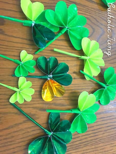 Shamrock Crafts For Adults, Shamrock Crafts, Diy Shamrock, Duct Tape Rose, Catholic Icing, St Patricks Decorations, Teen Hangout, Shamrock Craft, Shamrock Flower