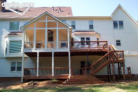 Deck Plans Layout, Multi Level Deck Ideas, Dark Deck, Deck Building Plans, Deck Addition, Multi Level Deck, White Porch, Screened Porch Designs, Deck Pictures