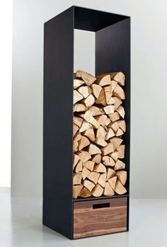 Wood stored for a fireplace or a wood burning stove does not have to be an eyesore! Checkout these seven innovative and beautiful ways to store your firewood: Firewood Storage Indoor, Tiny Wood Stove, Koti Diy, Firewood Holder, Fire Wood, Firewood Rack, Wood Store, Firewood Storage, Storage Shed Plans