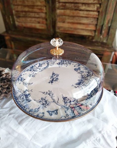 Cake Plate With Dome, Blue Cake Stand, Dome Cake, White Cake Stand, Glass Cake Dome, Cake Centerpieces, Cake Storage, Cake Stand With Dome, Cake Dome