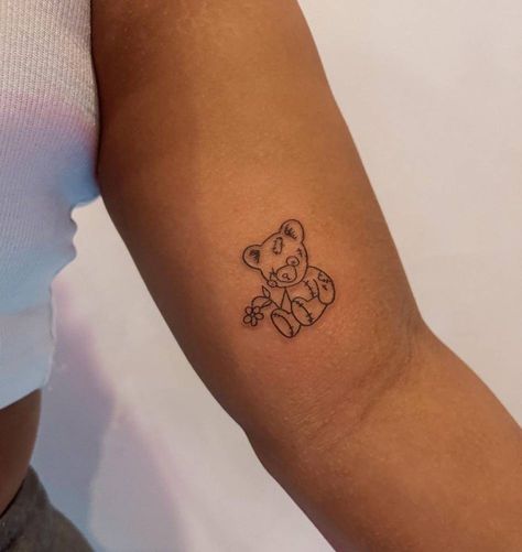 Line art teddy bear tattoo on the inner arm. Teddy Tattoo, Tattoos On Dark Skin, Teddy Bear Tattoo, Paznokcie Hello Kitty, Illusion Tattoos, Optical Illusion Tattoos, Bear Tattoos, Petite Tattoos, Tattoos Geometric