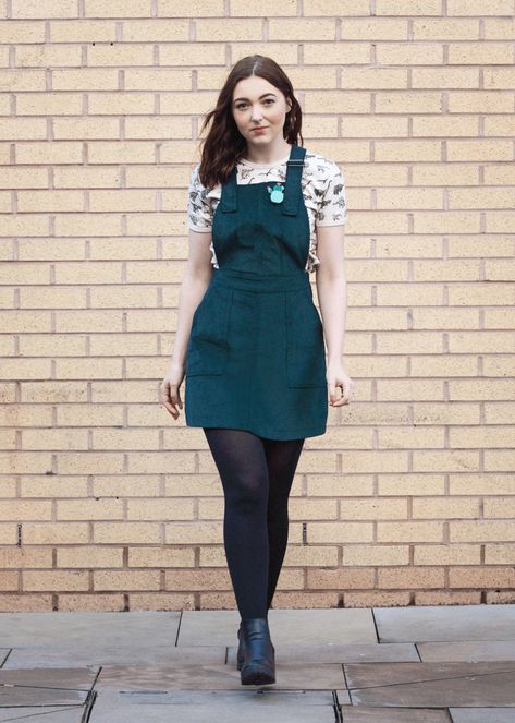 Pinafore Dress Outfit, Black Tights Outfit, Pinafore Skirt, Corduroy Pinafore, Tights Outfits, Corduroy Pinafore Dress, Luanna Perez, Green Corduroy, Quirky Fashion