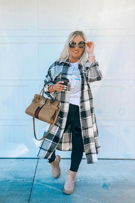 Long plaid flannel, perfect for fall 🍁 Long Plaid Flannel Outfit, Long Flannel Jacket Outfit, Long Flannel Shirt Outfit, Flannel Jacket Outfit, Plaid Flannel Outfit, Flannel Shirt Outfit, Green Flannel Shirt, Long Flannel, Flannel Fashion