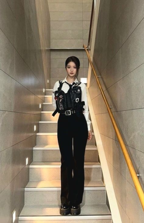 Kpop Police Uniform, Security Outfit Women, Detective Female Outfit, Police Detective Outfit, Police Aesthetic Uniform, Detective Outfit Ideas, Police Outfit Women, Police Girl Costume, Bodyguard Outfit