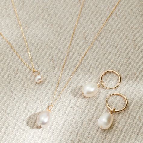 Pearl Gold Jewellery, Single Pearl Pendant, Single Pearl Necklace, Single Pearl, Elegant Necklace, White Gold Necklaces, Minimal Jewelry, Gold Necklace Designs, Jewellery Gift