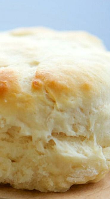 Mile High Biscuits, Angel Biscuits, Texas Roadhouse Rolls, Vegetable Shortening, Homemade Biscuits Recipe, Biscuit Bread, Biscuit Rolls, Biscuits Recipe, Homemade Biscuits