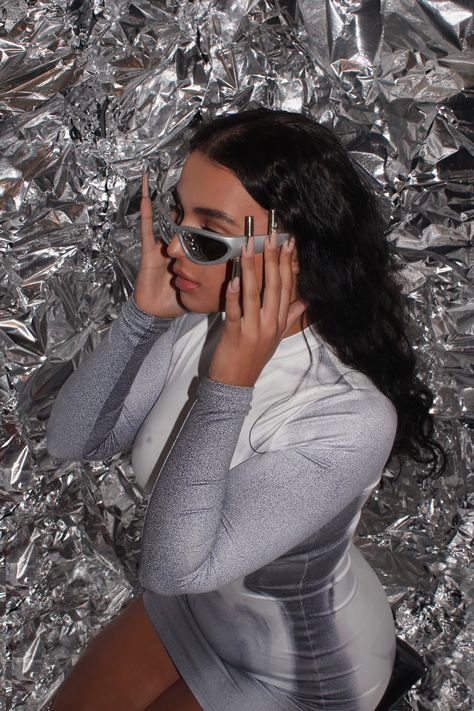 Silver Background Photoshoot Ideas, Silver Foil Background Photoshoot, Aluminum Background Photoshoot, Tin Foil Background Photoshoot, Metallic Backdrop Photoshoot, Tinfoil Backdrop Photoshoot, Mylar Backdrop Photoshoot, Aluminum Foil Background Photoshoot, Aluminium Photoshoot