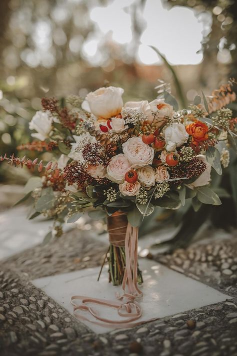 Boho Chic Wedding Decor, Donut Display, Orange Wedding Colors, Wedding Color Trends, Spanish Wedding, Fall Wedding Bouquets, Fall Wedding Flowers, Grace Loves Lace, Orange Wedding