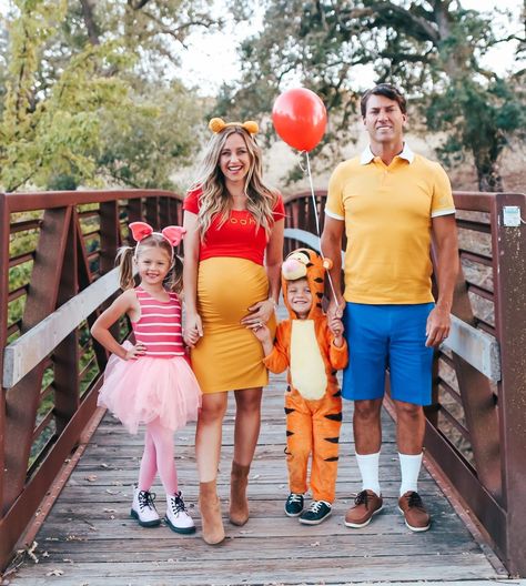 Matching Family Halloween Costumes, Disney Family Costumes, Family Costumes Diy, Maquillage Halloween Simple, Family Themed Halloween Costumes, Winnie The Pooh Costume, Winnie The Pooh Halloween, Pregnancy Costumes, Halloween Costumes For Family