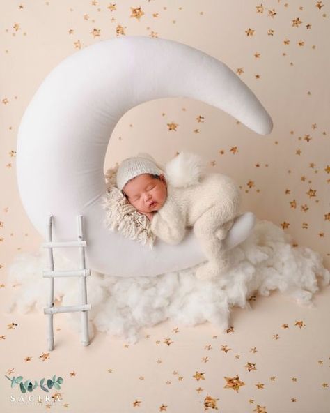 Baby Girl Photoshooting Ideas, Baby Photography Ideas, A Million Dreams, Baby Photography Backdrop, Million Dreams, One Month Baby, Foto Newborn, Baby Moon, Newborn Mom