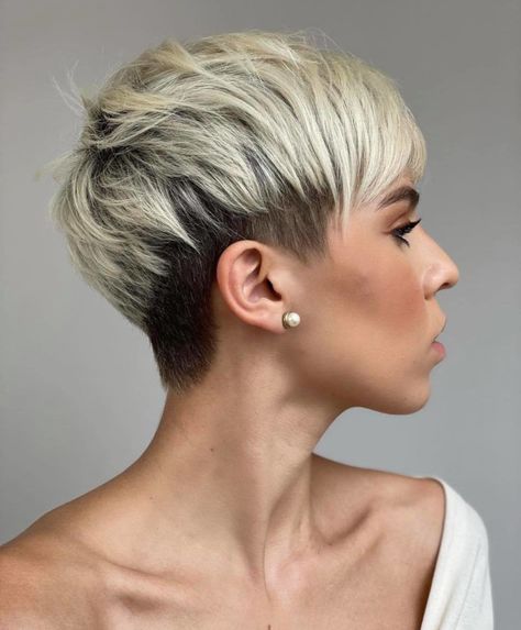 These Fabulous Looks Will Tempt You to Get a Pixie Cut | Fashionisers© Shadow Roots Hair, Cool Blonde Hair Colour, Natural Dark Hair, Short Hairdos, Tutorial Ideas, Short Brown Hair, Undercut Pixie Haircut, Hairstyle Tutorial, Undercut Pixie