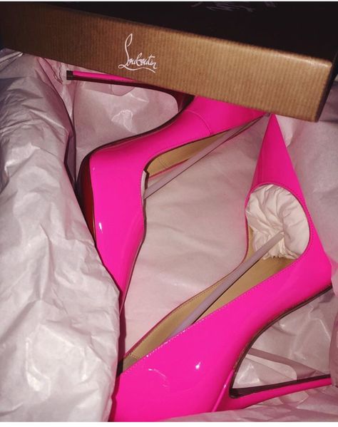 Dr Shoes, Cute Shoes Heels, Pink High Heels, Louboutin Heels, Fancy Shoes, Aesthetic Shoes, Hot Shoes, Pretty Shoes, Dream Shoes