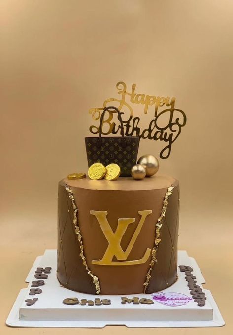 Louis Vuitton Cake For Women, Golden Birthday Cake For Women, Louis Vuitton Torte, Luxury Cakes Birthday For Women, Lv Cake, Louis Vuitton Cake, Golden Birthday Cakes, Chocolate Drip Cake, Unique Birthday Cakes