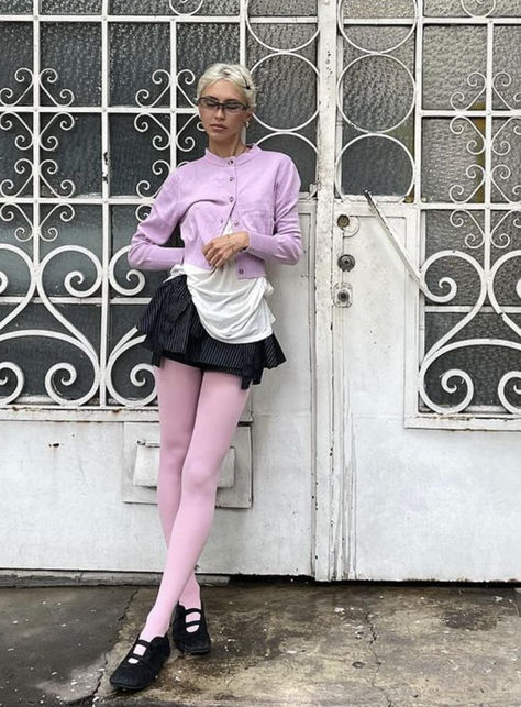 Coloured Tights Outfit, Pink Tights Outfit, Color Tights Outfit, Colorful Tights Outfit, Coloured Tights, Hslot Outfit, College Outfit Ideas, Colored Tights Outfit, Tights Outfits