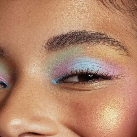 THE REX AGENCY on Instagram: "Make up @bethfollertmakeup • Pastel 🎨 dreaminess using @bakeupbeauty and @urbandecaycosmetics with @athenakatoanga @zsuttonphoto @dionahaustgenhair #makeup #makeupartist #beauty #losangelesmakeupartist #pasteleyeshadow" Opal Makeup Look, Makeup With Only Eyeshadow, Pastel Makeup Ideas, Subtle Colorful Makeup, Colour Pop Eyeshadow Looks, Pixie Makeup Looks, Multicolored Eyeshadow, Nature Inspired Makeup, Artsy Eye Makeup