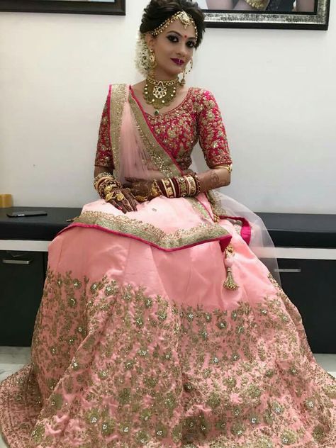 Bridal Choli Designs Indian Weddings, Bridal Choli Designs, Red Mehndi, Bridal Choli, Rajasthani Dress, Half Saree Lehenga, Wedding Lehenga Designs, Bridal Lehenga Collection, Indian Bridal Lehenga