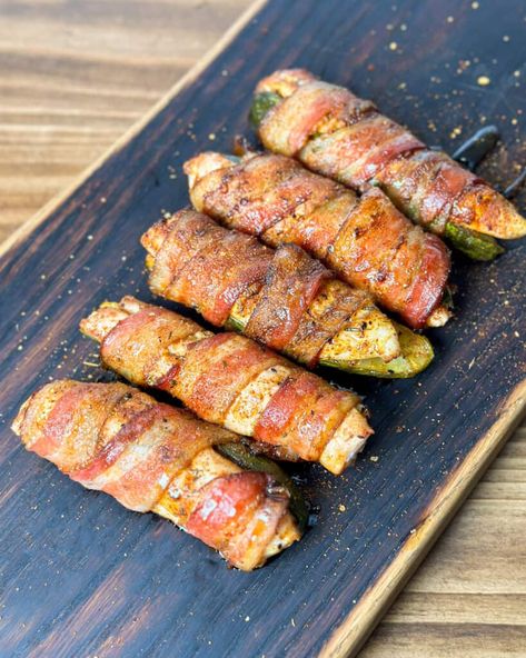 These bacon wrapped Nashville Hot chicken with pickles are the spicy bite you have been craving! Low carb, delicious and easy to make. Smoked Pig Shots, Bacon Wrapped Pickles, Pig Shots, Chicken Pickle, Chicken Poppers, Bacon Deviled Eggs, Appetizer Sandwiches, Homemade Coleslaw, Nashville Hot Chicken