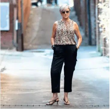 How to Wear Cargo Pants 21 Outfit Ideas for Girls Satin Cargo Pants Outfit, Black Satin Cargo Pants, Cargo Pant Outfits, Women Cargo Pants Outfit, Wardrobe Essentials List, Beth Djalali, Flirty Summer Dresses, Satin Cargo Pants, Cargo Pants Outfits