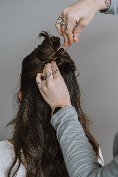 Hair Pin Hairstyle Ideas - how to use a hair pin #hairstyle Kristin Ess hair pin Half Bun Hairstyles, Half Up Bun, Bun Pins, Half Ponytail, Hairstyle Bun, Gold Hair Pin, Step By Step Hairstyles, French Hair, Rose Gold Hair