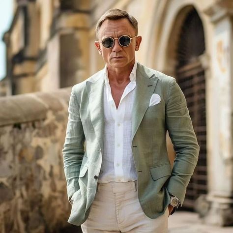 Mens French Style, Green Blazer Outfit Men, Summer Blazer Outfits, Daniel Craig Style, Green Blazer Outfit, Bond Outfits, Summer Wedding Suits, Bond Style, Stil Masculin