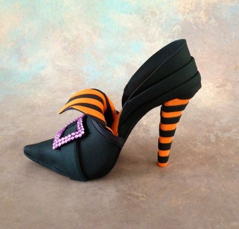 Gum Paste Shoe, Witch Shoe, Shoe Cakes, Shoe Cake, Witch Shoes, Sugar Shoes, Halloween Shoes, Zucca Halloween, High Heels Boots