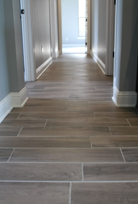 Ceramic Floor Wood Look, Best Wood Tile Flooring, Ceramic Floor Tiles Basement, Modern Tile Flooring Ideas, Floor Tiles Wood Design, Wooden Plank Tile Floor, Tile With Dark Wood Floors, Tile Wood Flooring Living Room, Faux Wood Flooring Tile