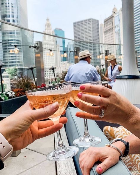 12 Best Rooftop Bars In Chicago To Check Out In 2024 (+ What To Order) Best Rooftop Bars In Chicago, Chicago Rooftop Restaurants, Chicago Rooftop Bar, Rooftop Bars Chicago, Rooftop Chicago, Chicago Bachelorette, Atlanta Trip, Old Town Chicago, Friend Trip