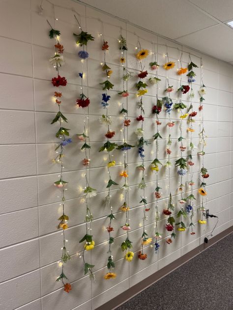 Classroom Themes Butterfly, Flower Shop Classroom Ideas, College Dorm Hallway Decorations, Pre K Classroom Decorations Ideas, Preschool Classroom Color Scheme Ideas, School Hall Decoration Ideas, Garden Themed Decor, Cottagecore Classroom Theme, Wildflowers Classroom Theme