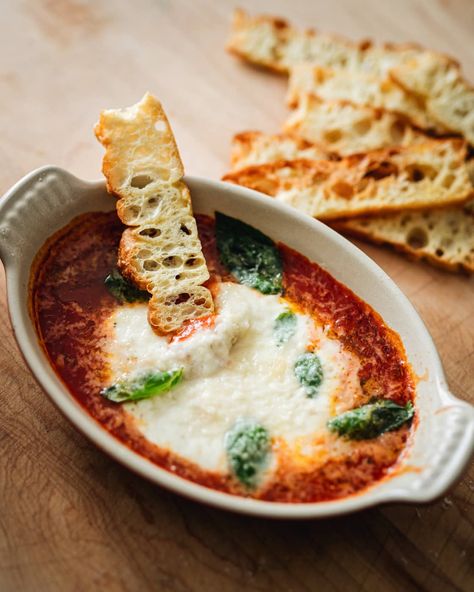 BAKED BURRATA AND ARRABBIATA DIP - Stefano Faita Baked Burrata Recipe, Burrata Dip Recipe, Roasted Burrata, Baked Burrata Appetizer, Burrata Baked, Burrata Recipe Appetizers, Buratta Recipe, Baked Burrata, Fried Burrata