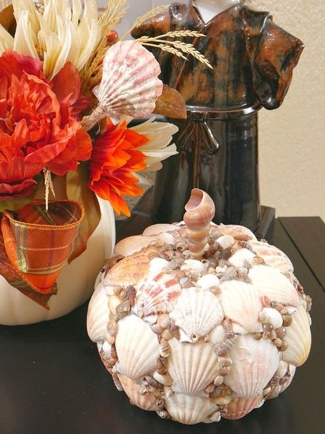 Seashell Pumpkin, Coastal Fall Decor Ideas, Coastal Fall Decor, Wood Pumpkins Diy, Fall Ambiance, Beach Halloween, Coastal Style Home, Decoupage Pumpkins, Craft Pumpkins