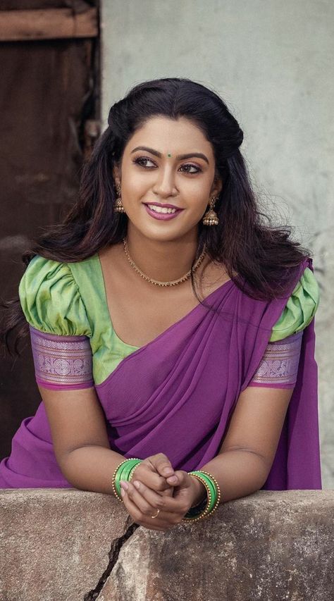 Roshini Haripriyan, Makeup Order, Best Background Images, Face Images, Foot Massage, Indian Beauty Saree, Background Images, Massage, Saree