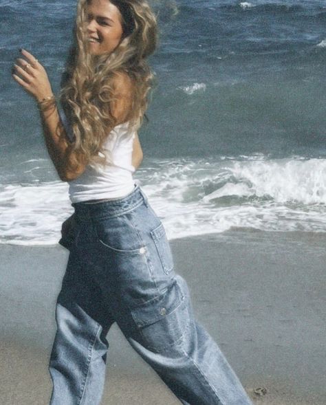 Beach Poses By Yourself, Beach Shoot, Beach Poses, Instagram Blog, Beach Photoshoot, How To Pose, Trader Joes, Beach Bum, Beach Babe