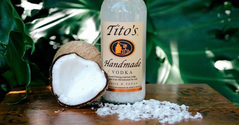 Tito's Coconut Infusion Recipe Vodka Infusions, Apple Pie Moonshine Drinks, Coconut Vodka, Infused Recipes, Summer Vodka Cocktails, Vodka Lime, Cocktail Ideas, Diy Drinks, Coconut Chips