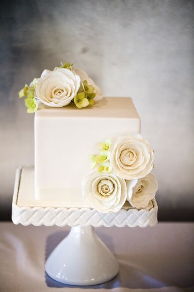 Single Tier Cake, Cake With Flowers, Square Wedding Cakes, Small Wedding Cakes, Square Cake, Simple Wedding Cake, Elegant Cakes, Wedding Cake Inspiration, Beautiful Wedding Cakes