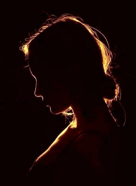 Backlit Photography Silhouettes, Fairy Light Self Portrait, Silhouette Shadow Photography, Back Lit Photography Portraits, Silohette Photoshoot Studio, Sillohuete Photography, Contrast Lighting Photography, Silohette Aesthetic Woman, Dark And Light Photography