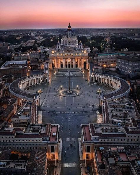 Travel Photography Europe, St Peters Basilica, Architecture History, Venice Italy Travel, Vatican Museums, Breathtaking Places, Italy Photography, Italy Aesthetic, Rome Travel