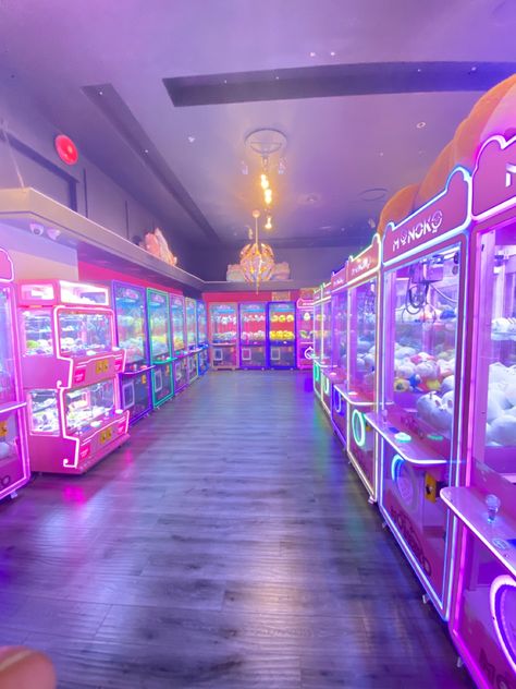 Neon Gamer Aesthetic, Neon Vending Machine, Arcade Room Aesthetic, Japan Neon Aesthetic, Japanese Arcade Aesthetic, Pink Kidcore Aesthetic, Y2k Arcade, Pastel Arcade, Claw Machine Aesthetic