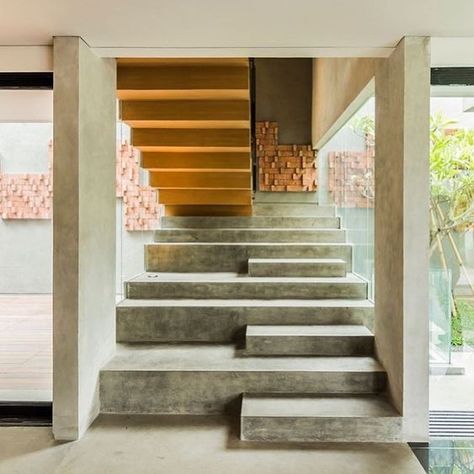 Kicking off the week with some Carlo Scarpa inspiration! Stair Cases, Escalier Design, Box House, Stairs Architecture, Concrete Stairs, Carlo Scarpa, Concrete Steps, Stair Steps, Box Houses