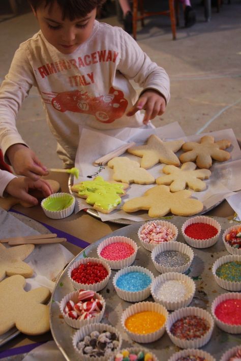 Cookie Workshop, Biscuit Decorating, Holiday Cookies Decorated, Christmas Cookies Kids, Tongue Depressors, Christmas Cookie Party, Decorate Cookies, Cookie Craft, Holiday Cookies Christmas