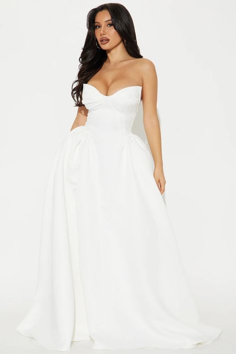 Flirty Maxi Dress, Wardrobe Plus Size, Pretty Wardrobe, Dress Sweetheart Neckline, God Sent, White Wardrobe, Fitted Maxi Dress, Fashion Nova Outfits, Online Fashion Store